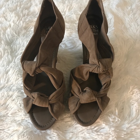 SALE‼️ Brand NEW Saks Fifth Ave sandals!!!! SOLD - Picture 2 of 3